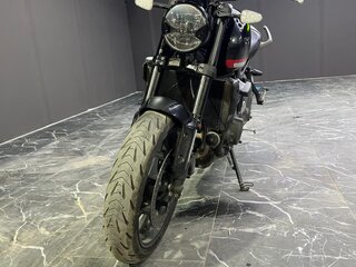 2021 Triumph Trident 660, чёрный, 900000 рублей, вид 2