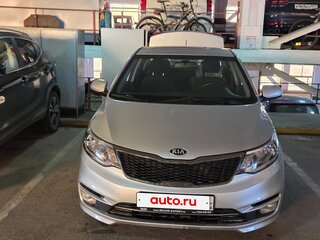 2016 Kia Rio III Рестайлинг, серебристый, 1300000 рублей, вид 2