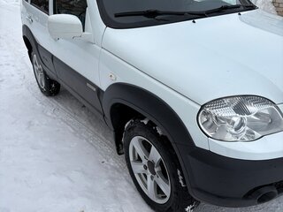 2016 Chevrolet Niva I Рестайлинг, белый, 620000 рублей, вид 2