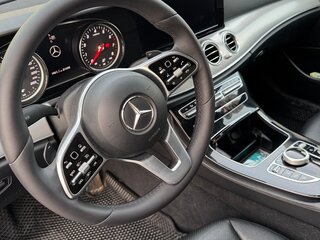 2020 Mercedes-Benz E-Класс 200 V (W213, S213, C238), чёрный, 2850000 рублей, вид 2