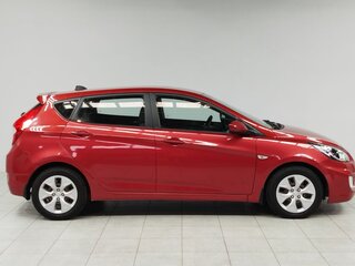 2013 Hyundai Solaris I, красный, 778000 рублей, вид 4
