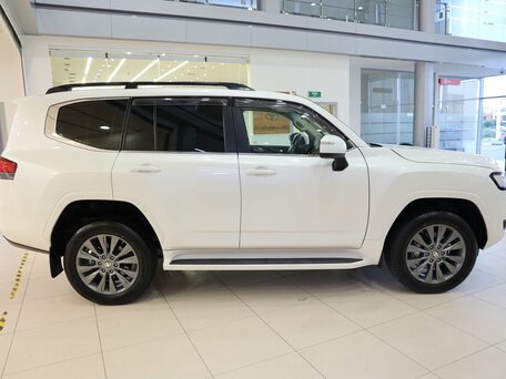 2023 Toyota Land Cruiser 300 Series, белый, 9890000 рублей, вид 4