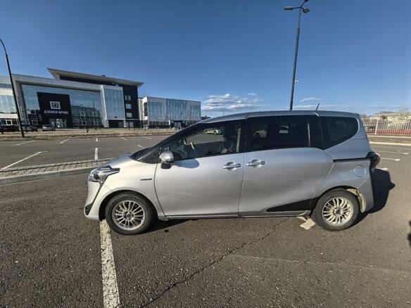 2018 Toyota Sienta II, серый, 1500000 рублей - вид 5