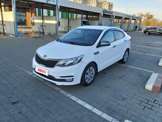 2016 Kia Rio III Рестайлинг, белый, 830000 рублей, вид 1