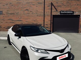 2021 Toyota Camry VIII (XV70) Рестайлинг, белый, 3050000 рублей, вид 3