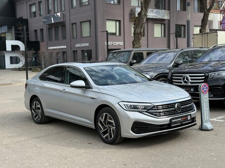2022 Volkswagen Sagitar III Рестайлинг, серебристый, 1990000 рублей, вид 3