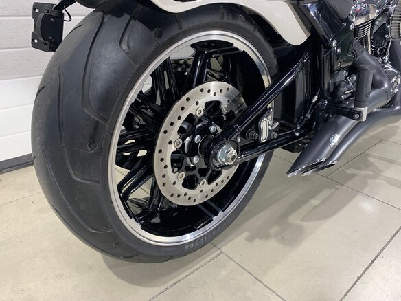 2018 Harley-Davidson Breakout, серый, 1750000 рублей - вид 32