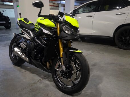 2023 Triumph Street Triple, жёлтый, 1420000 рублей, вид 2