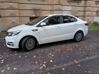2016 Kia Rio III Рестайлинг, белый, 885000 рублей, вид 2