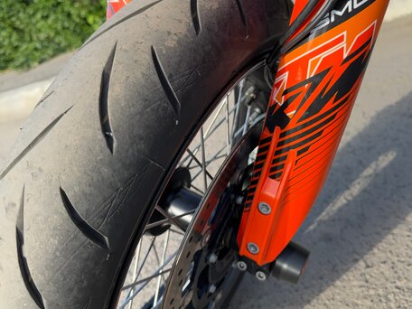 2023 KTM 690 SMC R, оранжевый, 1250000 рублей, вид 5