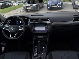 2021 Volkswagen Tiguan II Рестайлинг, серый, 3000000 рублей, вид 4