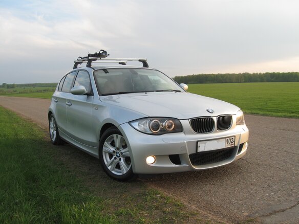 2007 BMW 1 серии 118i I (E81/E82/E87/E88) Рестайлинг, серебристый - вид 1