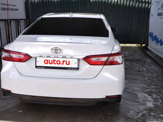 2018 Toyota Camry VIII (XV70), белый, 1800000 рублей, вид 3