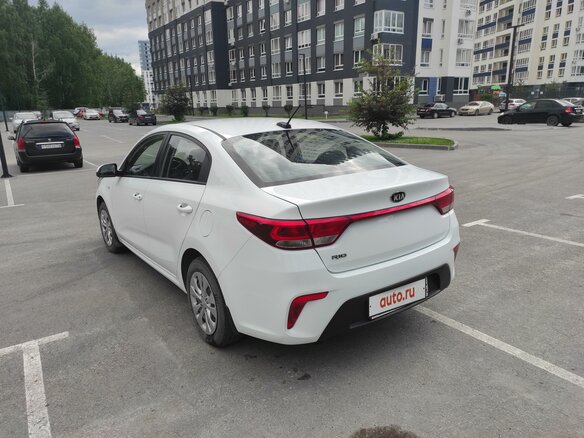 2017 Kia Rio IV, белый, 1100000 рублей - вид 4