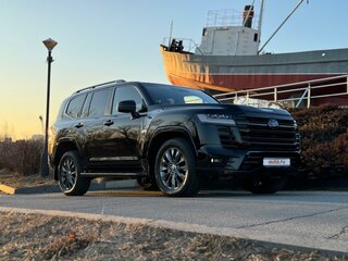 2021 Toyota Land Cruiser 300 Series, чёрный, 11290000 рублей, вид 3