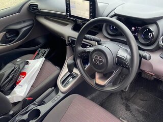2020 Toyota Yaris IV, синий, 1800000 рублей, вид 4