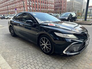 2019 Toyota Camry VIII (XV70), чёрный, 2400000 рублей, вид 3