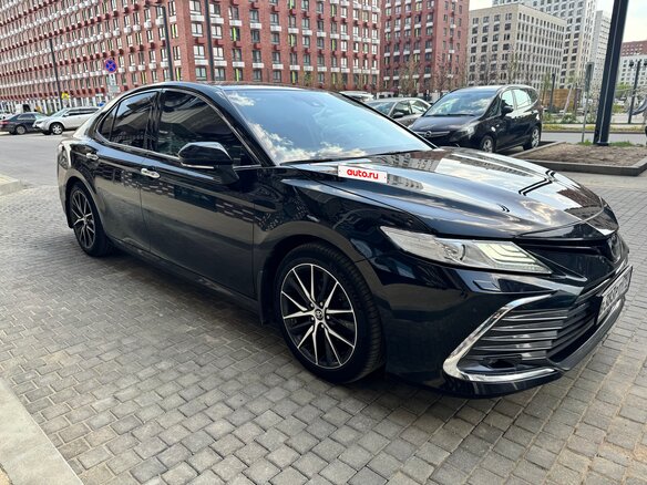 2019 Toyota Camry VIII (XV70), чёрный, 2400000 рублей - вид 2