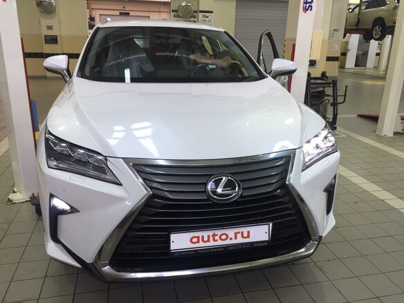 2017 Lexus RX 200t IV, белый, 3900000 рублей - вид 1