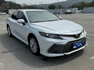 2024 Toyota Camry VIII (XV70) Рестайлинг, белый, 3383000 рублей, вид 4