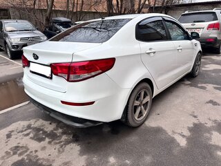 2015 Kia Rio III Рестайлинг, белый, 1100000 рублей, вид 4