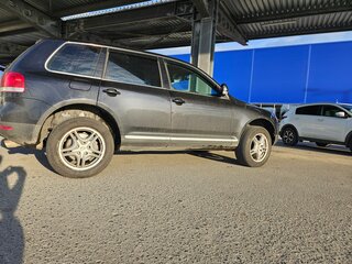 2006 Volkswagen Touareg I, чёрный, 960000 рублей, вид 3
