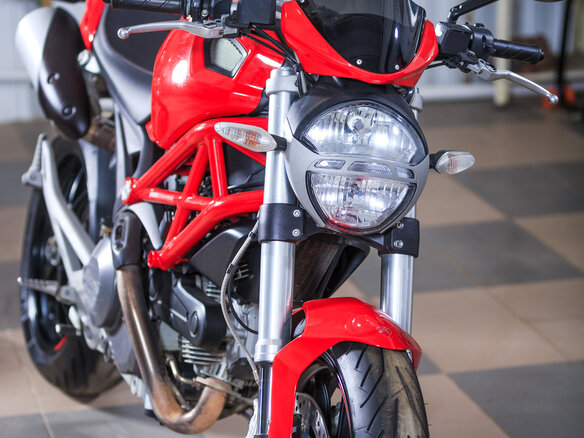 2011 Ducati Monster 796, красный - вид 5