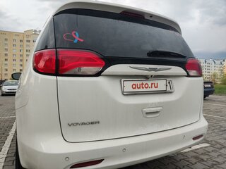 2020 Chrysler Voyager VI, серебристый, 2600000 рублей, вид 5