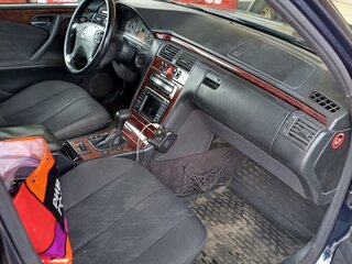 1999 Mercedes-Benz E-Класс 240 II (W210, S210) Рестайлинг, чёрный, 550000 рублей, вид 5