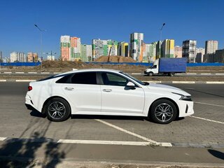 2021 Kia K5 III, белый, 2200000 рублей, вид 4