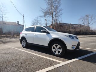 2013 Toyota RAV4 IV (XA40), белый, 2000000 рублей, вид 3