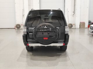 2013 Mitsubishi Pajero IV Рестайлинг 1, чёрный, 2050000 рублей, вид 5