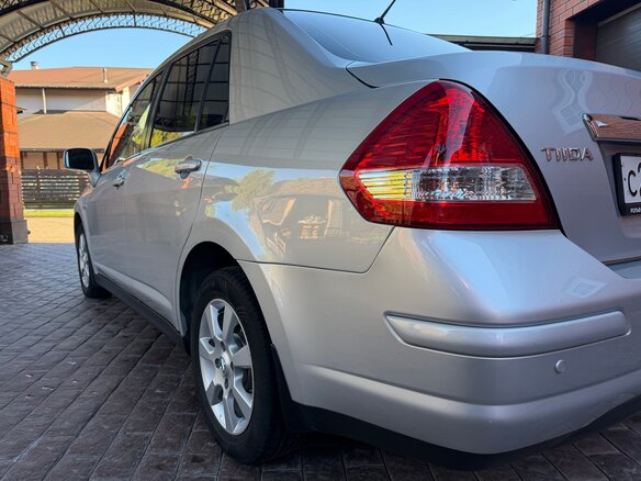 2008 Nissan Tiida I, серебристый, 730000 рублей - вид 4