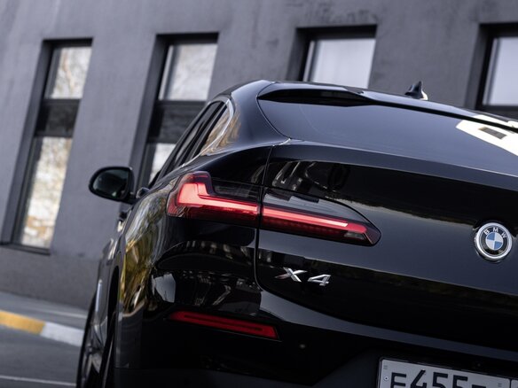2021 BMW X4 20i II (G02) Рестайлинг, чёрный, 5600000 рублей - вид 4