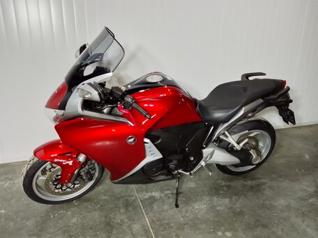 2011 Honda VFR 1200, красный, 669000 рублей, вид 4