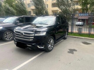 2021 Toyota Land Cruiser 300 Series, чёрный, 8000000 рублей, вид 1