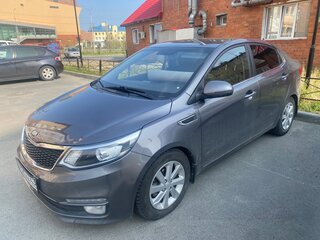 2017 Kia Rio III Рестайлинг, серебристый, 1179000 рублей, вид 1