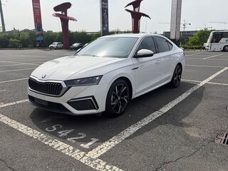 2022 Skoda Octavia IV (A8), белый, 2300000 рублей, вид 1