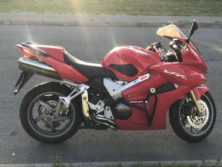 2004 Honda VFR 800, красный, 490000 рублей, вид 5