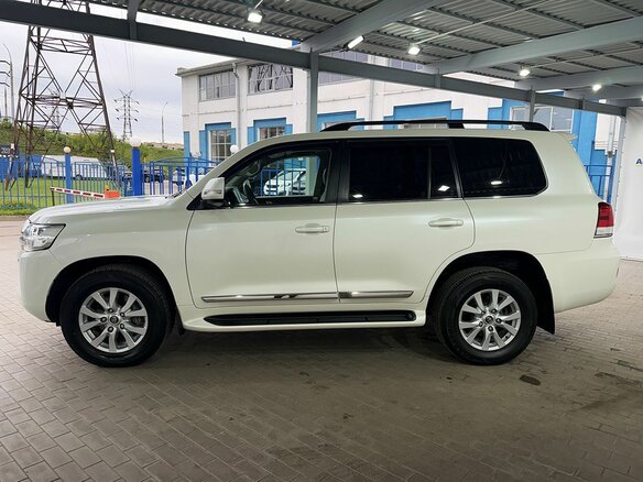 2015 Toyota Land Cruiser 200 Series Рестайлинг 2, белый - вид 1