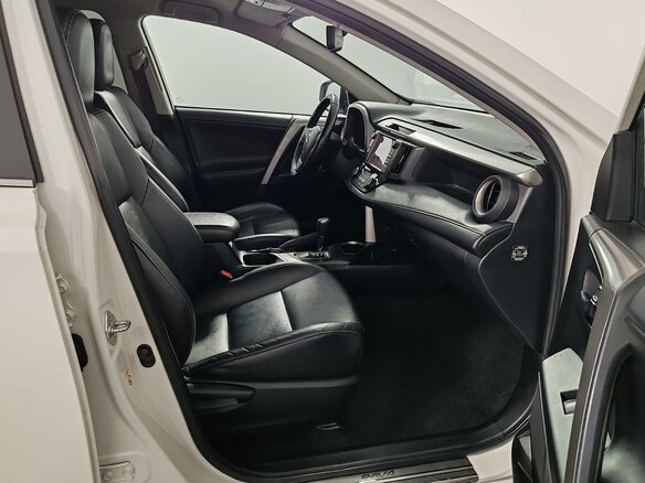 2018 Toyota RAV4 IV (XA40) Рестайлинг, белый, 2075000 рублей - вид 17