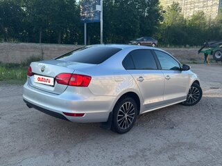 2013 Volkswagen Jetta VI, серебристый, 900000 рублей, вид 5