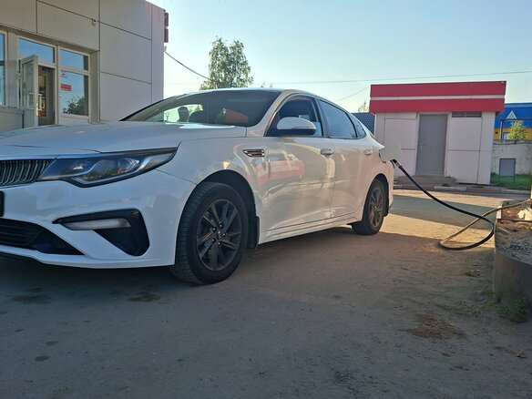 2019 Kia Optima IV Рестайлинг, жёлтый, 1050000 рублей - вид 2