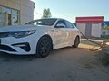 2019 Kia Optima IV Рестайлинг, жёлтый, 1050000 рублей - вид 2