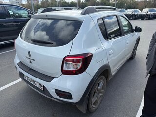 2020 Renault Sandero Stepway II Рестайлинг, белый, 777000 рублей, вид 4