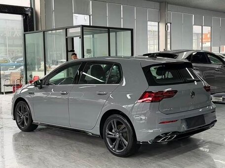 2022 Volkswagen Golf VIII, серый, 1910000 рублей, вид 4