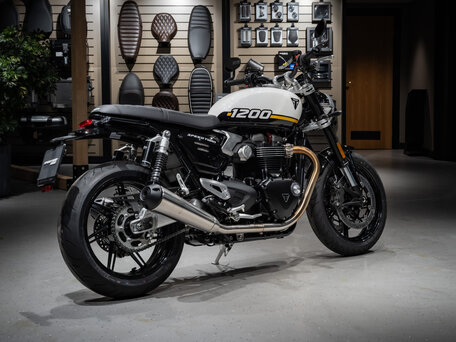 2026 Triumph Speed Twin, белый, 2170000 рублей, вид 3