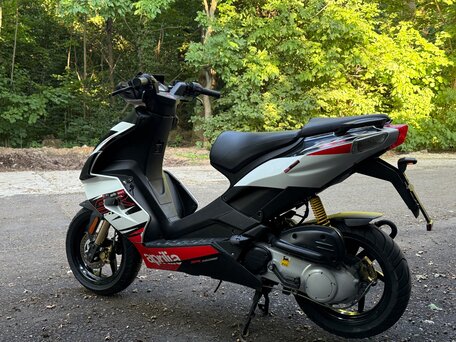 2014 Aprilia SR 50 R, красный, 219000 рублей, вид 4