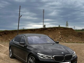 2017 BMW 7 серии Long 750Li xDrive VI (G11/G12), чёрный, 4000000 рублей, вид 4