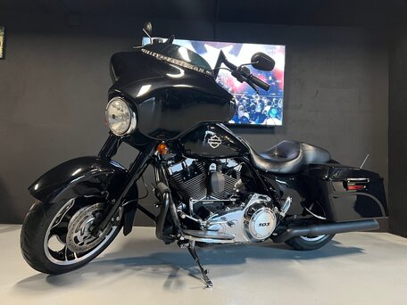 2012 Harley-Davidson Street Glide, чёрный, 1150000 рублей, вид 4
